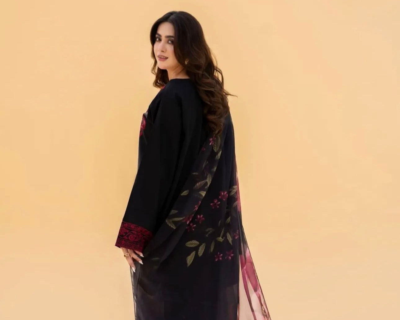 Mah e noor 3 piece embroidered